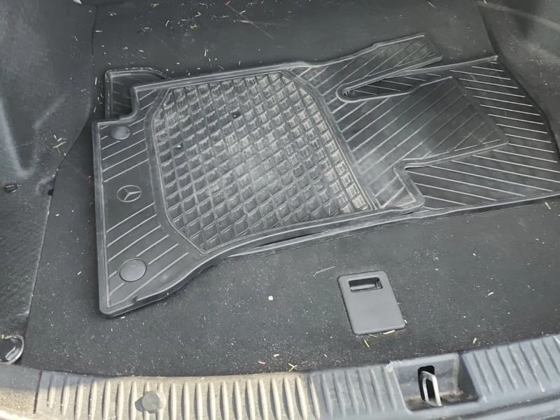 Mercedes-Benz C 300 * CARFAX * БЕЗ ПЪРВОНАЧАЛНА ВНОСКА, снимка 13 - Автомобили и джипове - 53232738