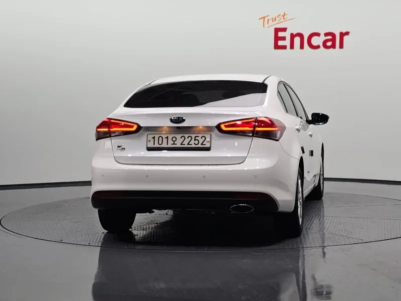 Kia K3 Trendy Style, снимка 4 - Автомобили и джипове - 56070660