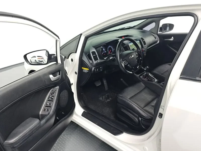 Kia K3 Trendy Style, снимка 10 - Автомобили и джипове - 56070660