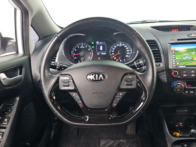 Kia K3 Trendy Style, снимка 13 - Автомобили и джипове - 56070660