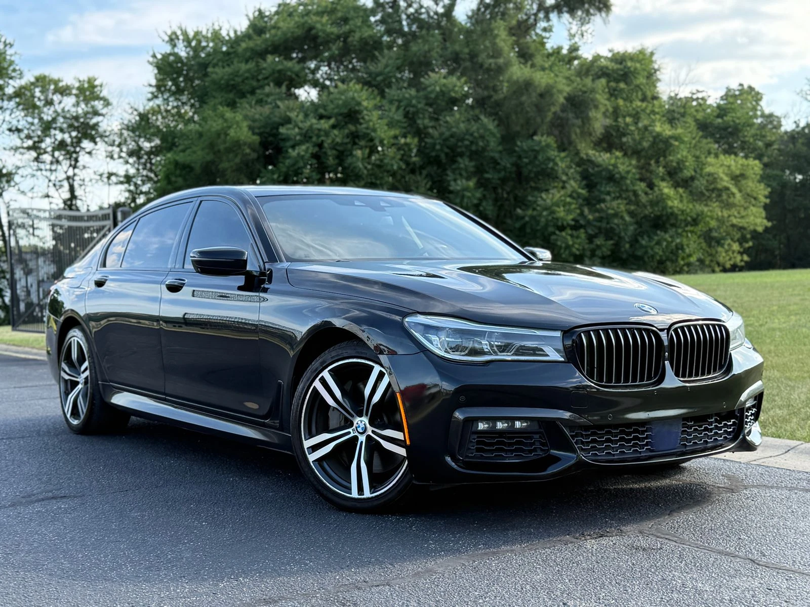 BMW 750 xDrive* Shadowline* M sport* HUD* МАСАЖ* ОБДУХВАНЕ, снимка 1