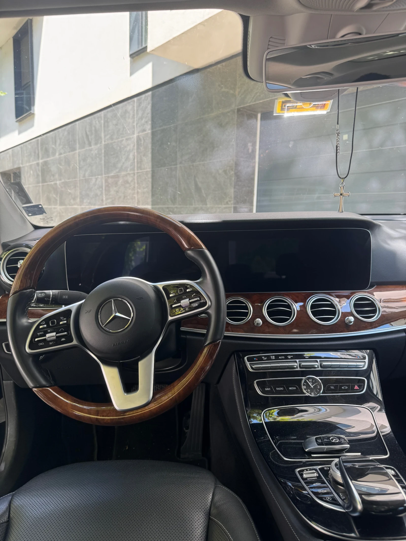 Mercedes-Benz E 400  - изображение 8