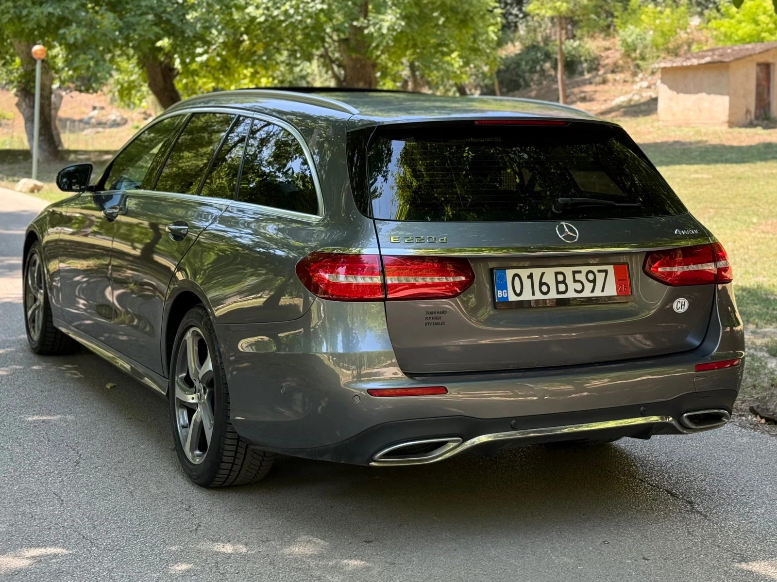 Mercedes-Benz E 220 4MATIC* AMG* PANO* CAM360* 9G* FULL - изображение 5