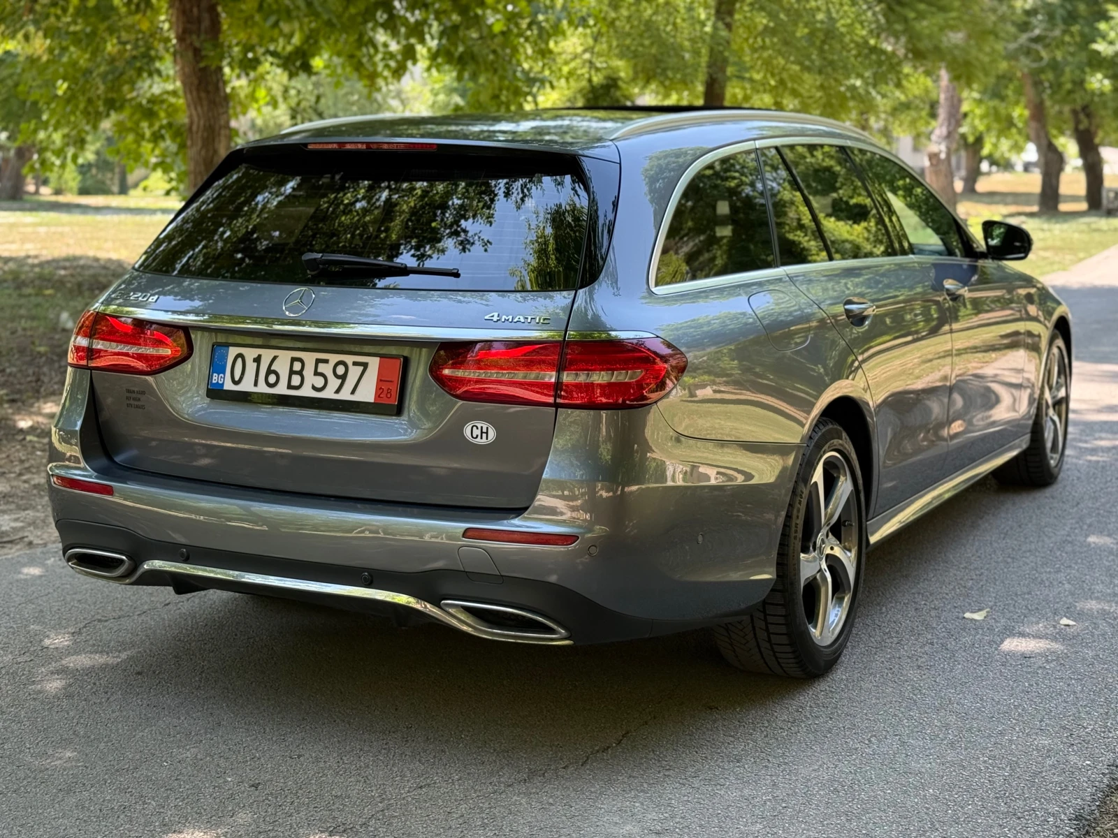 Mercedes-Benz E 220 4MATIC* AMG* PANO* CAM360* 9G* FULL - изображение 4