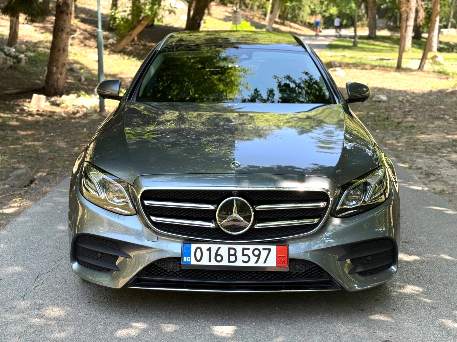 Mercedes-Benz E 220 4MATIC* AMG* PANO* CAM360* 9G* FULL - изображение 2