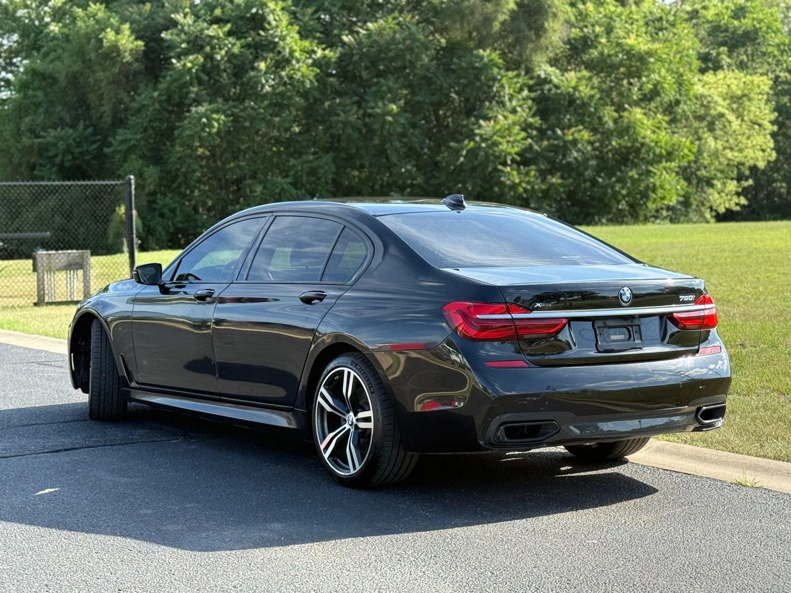 BMW 750 xDrive* Shadowline* M sport* HUD* МАСАЖ* ОБДУХВАНЕ - изображение 4