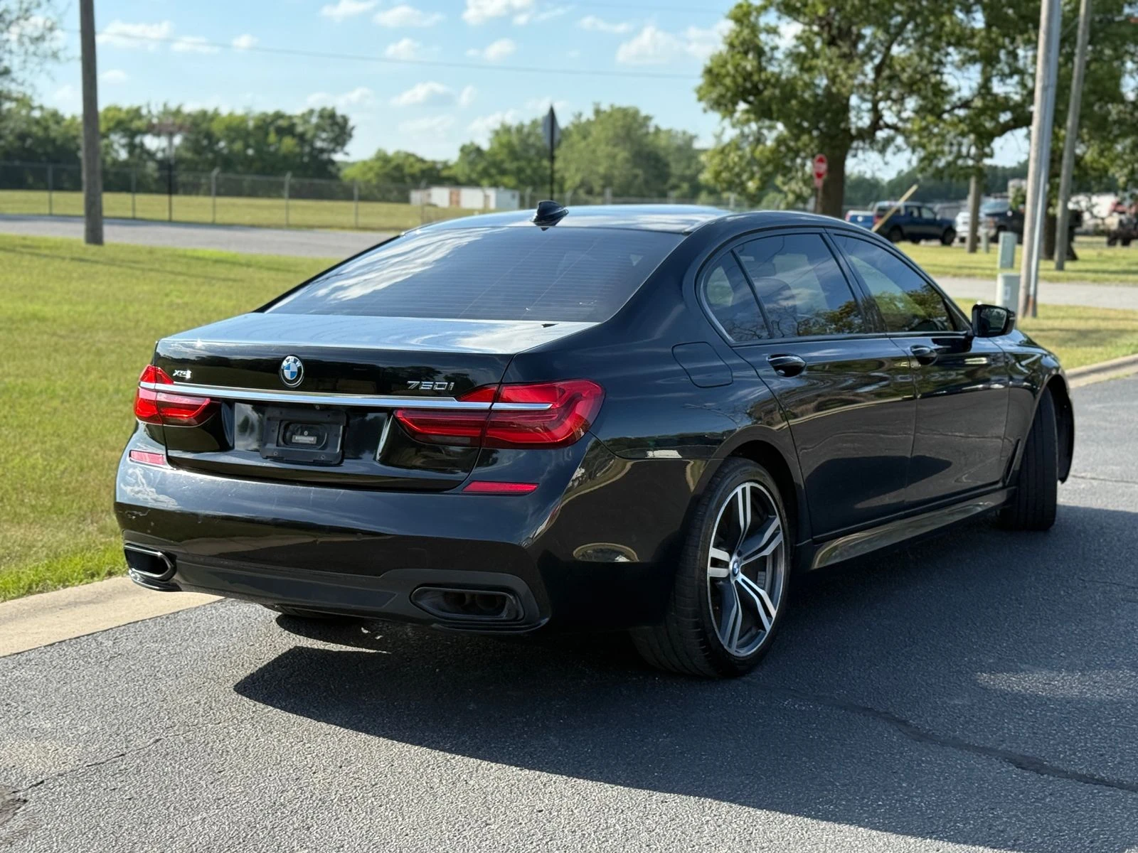 BMW 750 xDrive* Shadowline* M sport* HUD* МАСАЖ* ОБДУХВАНЕ - изображение 6