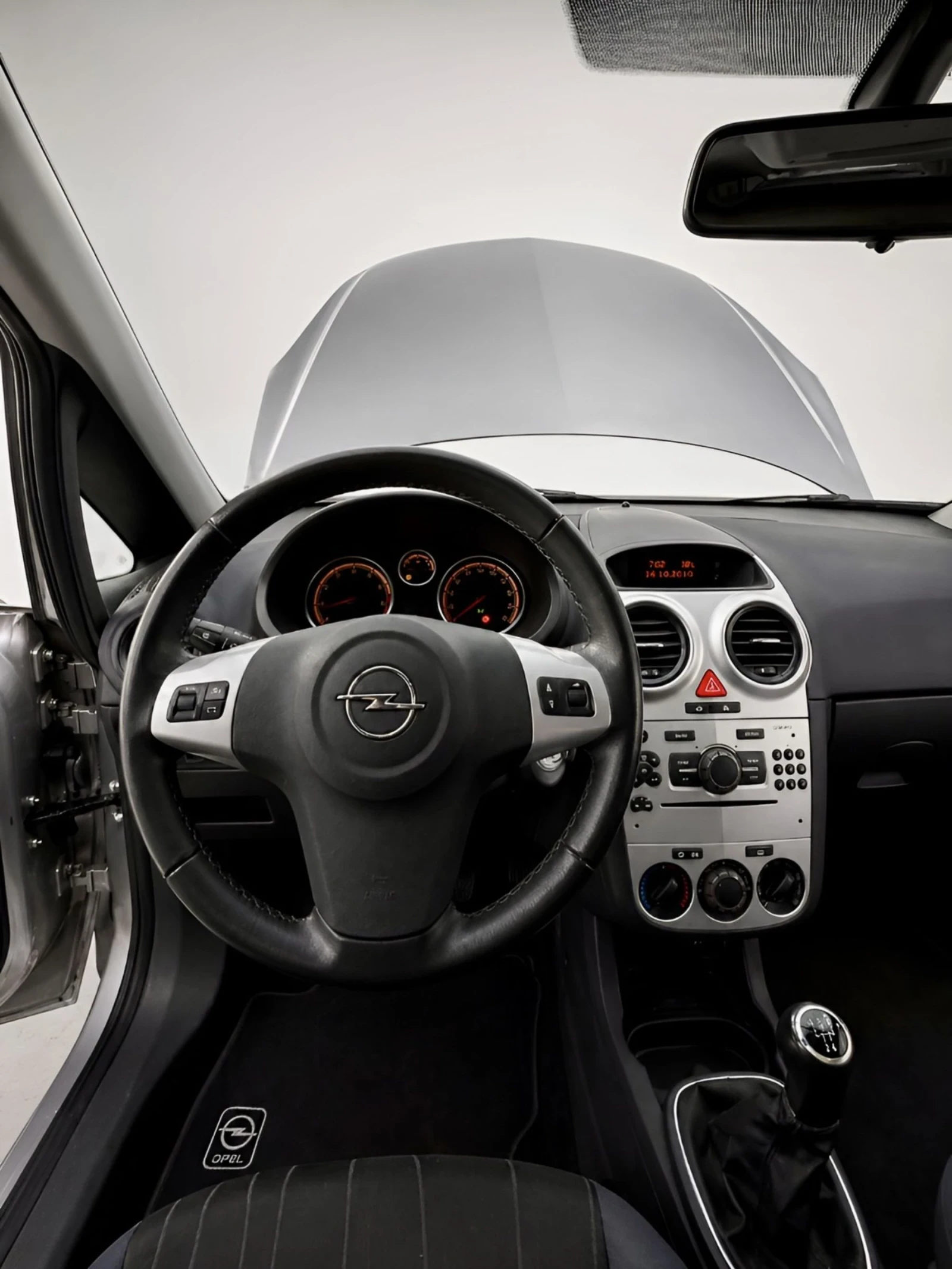 Opel Corsa 1.2, 75к.с. верига, снимка 8 - Автомобили и джипове - 53265177
