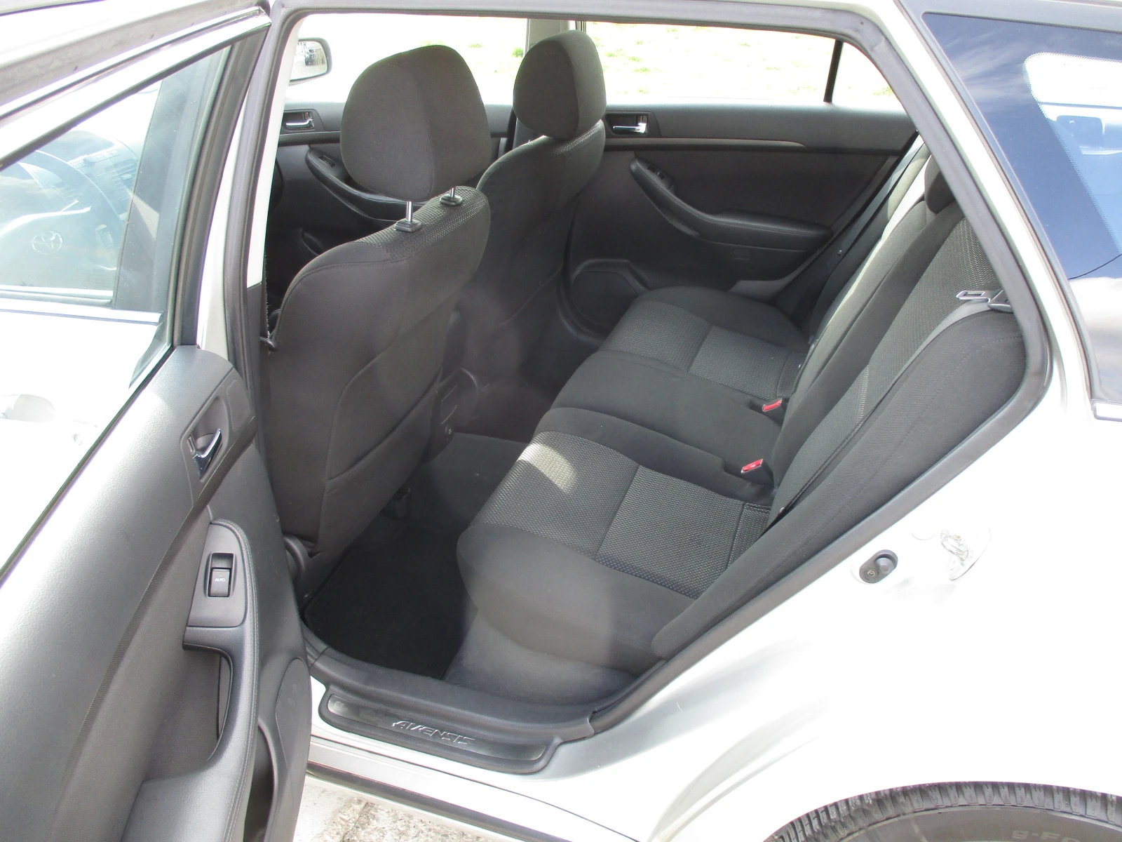 Toyota Avensis 2.0/ДИЗЕЛ/116кс/КАТО НОВА/, снимка 11 - Автомобили и джипове - 53861038