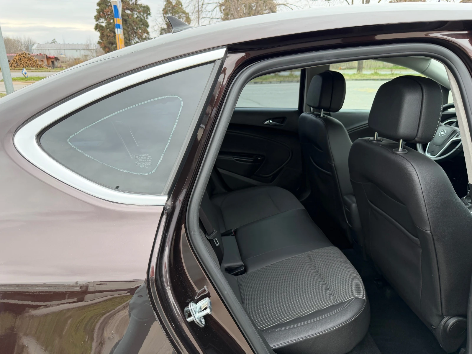 Opel Insignia 1.4 Turbo Cosmo, снимка 13 - Автомобили и джипове - 53953984