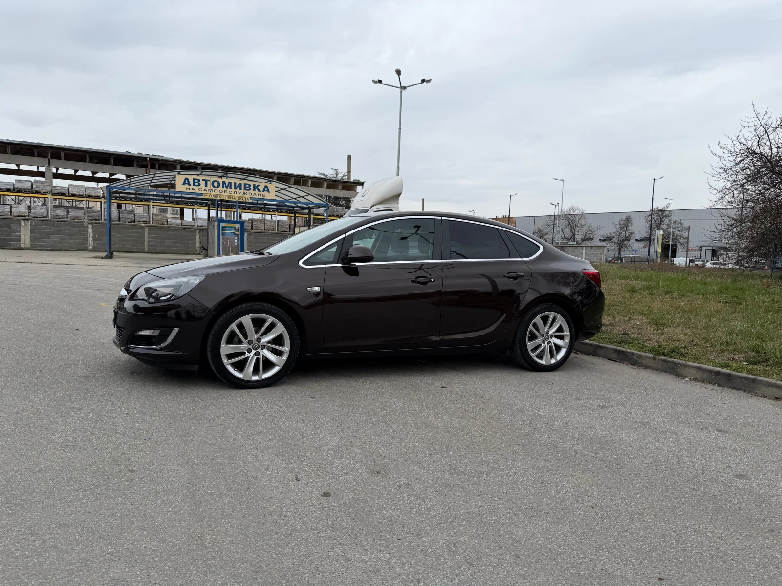 Opel Insignia 1.4 Turbo Cosmo, снимка 9 - Автомобили и джипове - 53953984