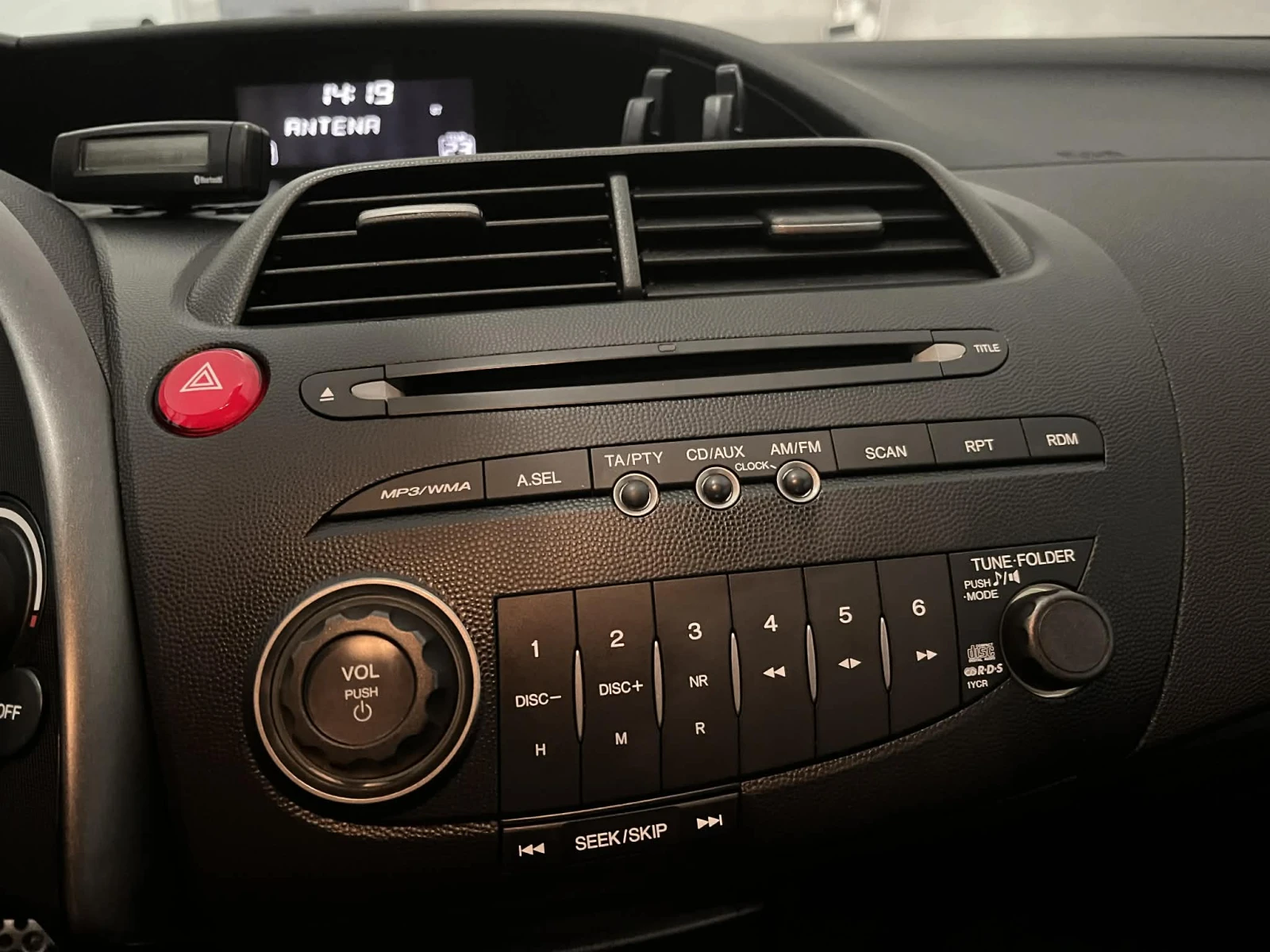 Honda Civic 1.8 i-VTEC Executive, снимка 12 - Автомобили и джипове - 54292691