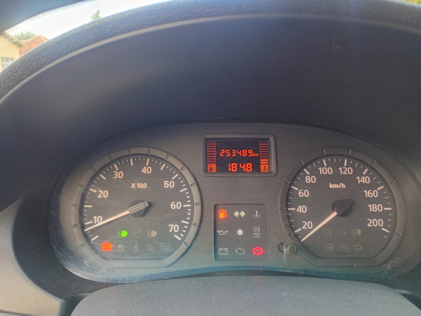 Dacia Logan 1.5D климатик, снимка 13 - Автомобили и джипове - 55376603