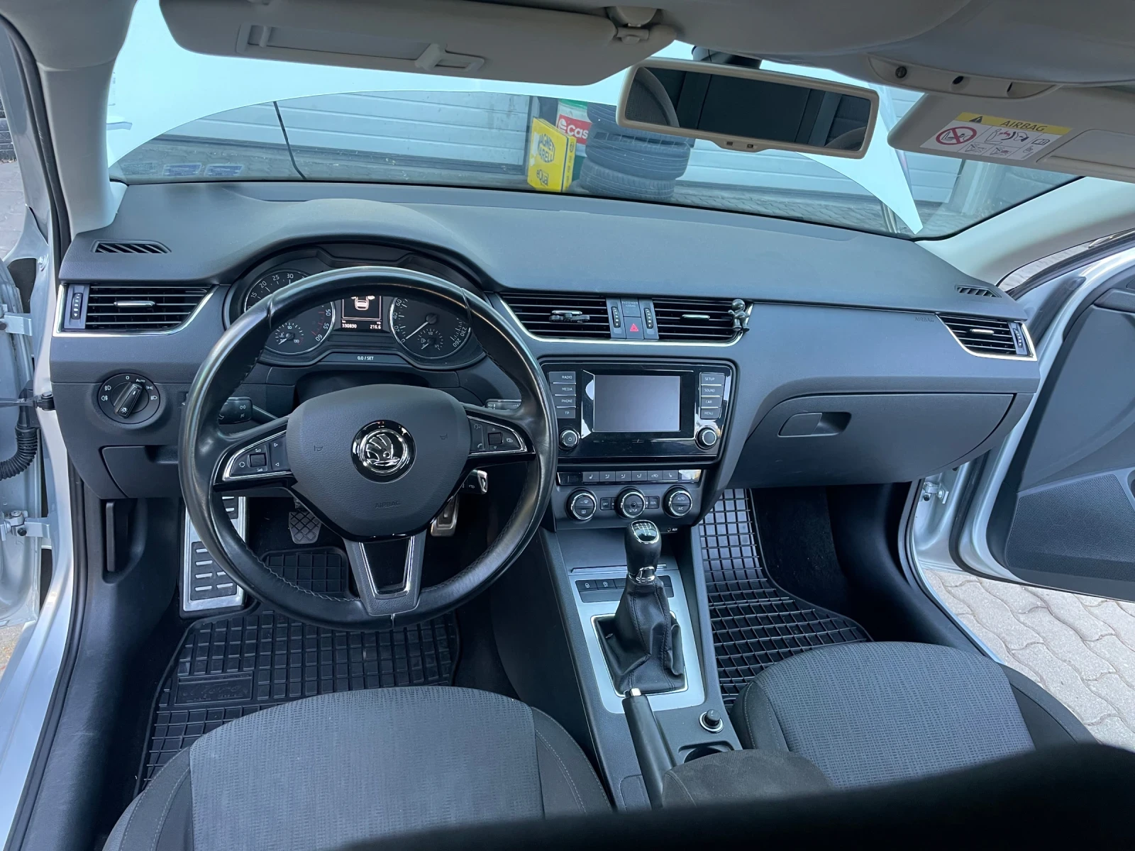Skoda Octavia, снимка 8 - Автомобили и джипове - 55494370