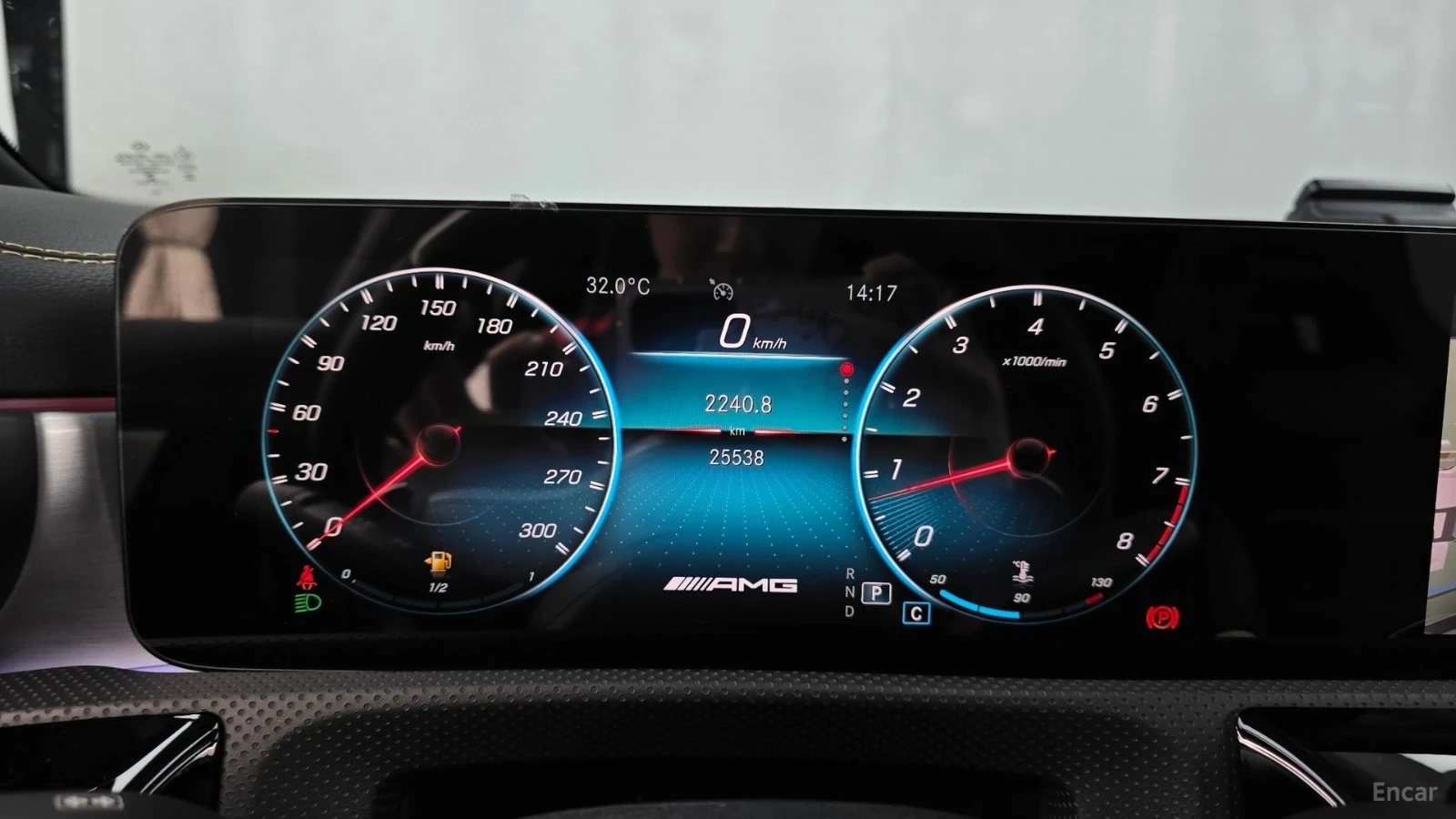 Mercedes-Benz CLA 45 AMG S* 4MATIC* КОЖА* ПОДГРЕВ* КАМЕРА* ПАНОРАМА* , снимка 8 - Автомобили и джипове - 55640509