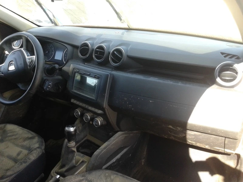 Dacia Duster 1.6i, снимка 6 - Автомобили и джипове - 42494232