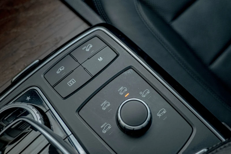 Mercedes-Benz GLS 500 AMG/4Matic/Harman Kardon/Panorama/RSE/Камера 360/О, снимка 12 - Автомобили и джипове - 52190381