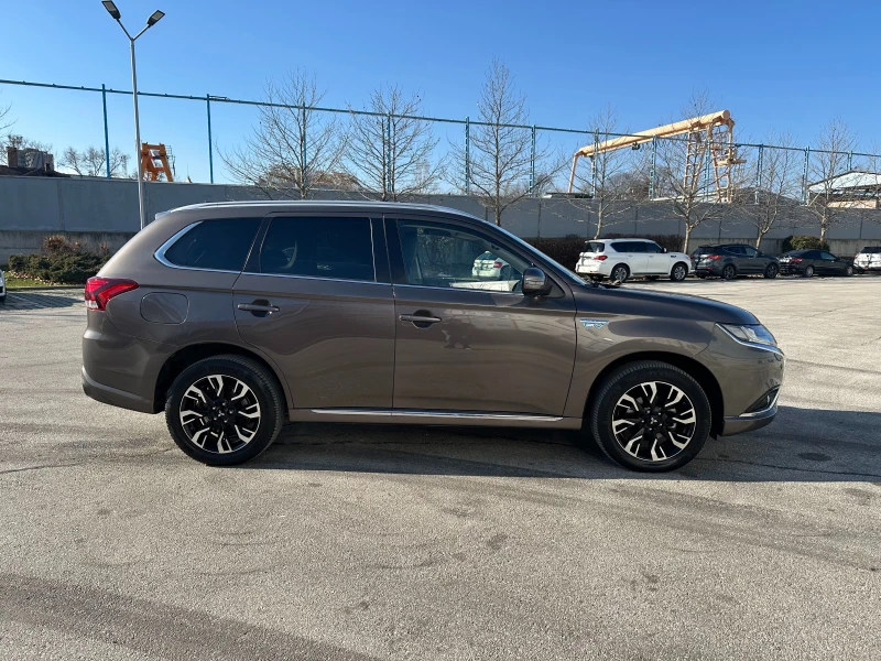 Mitsubishi Outlander Hybrid/4x4/ГАРАНЦИЯ ОТ КЕНТАВЪР, снимка 5 - Автомобили и джипове - 53151777