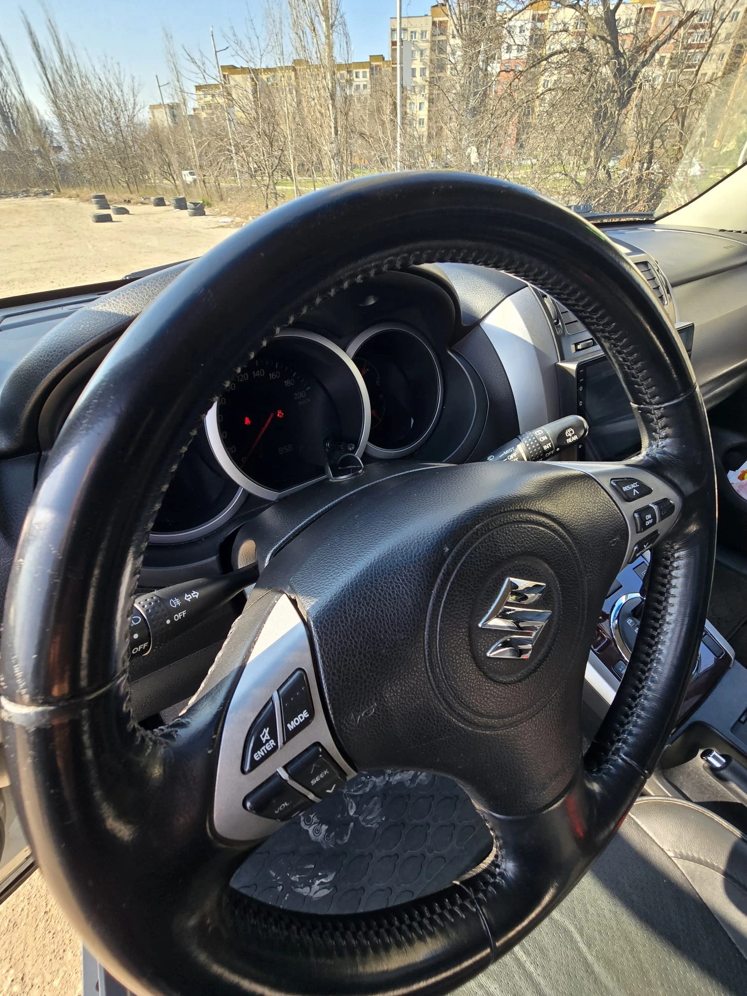 Suzuki Grand vitara 2.0 бензин, снимка 6 - Автомобили и джипове - 53831842