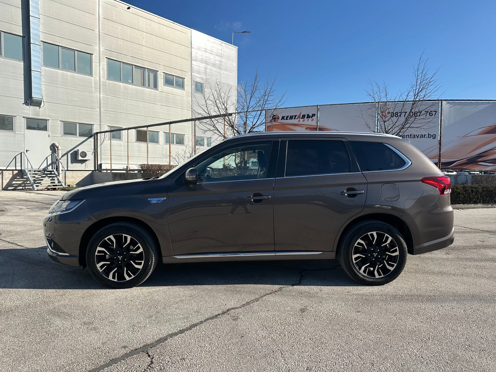 Mitsubishi Outlander Hybrid/4x4/ГАРАНЦИЯ ОТ КЕНТАВЪР - изображение 2