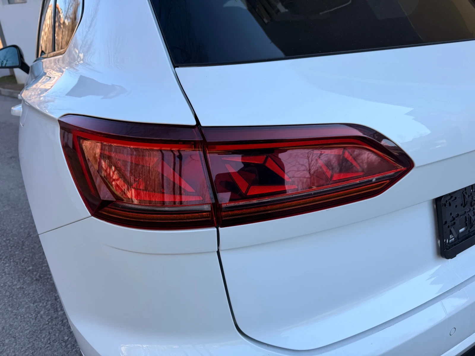 VW Touareg R-LINE / eHYBRID / V6, снимка 16 - Автомобили и джипове - 53649772