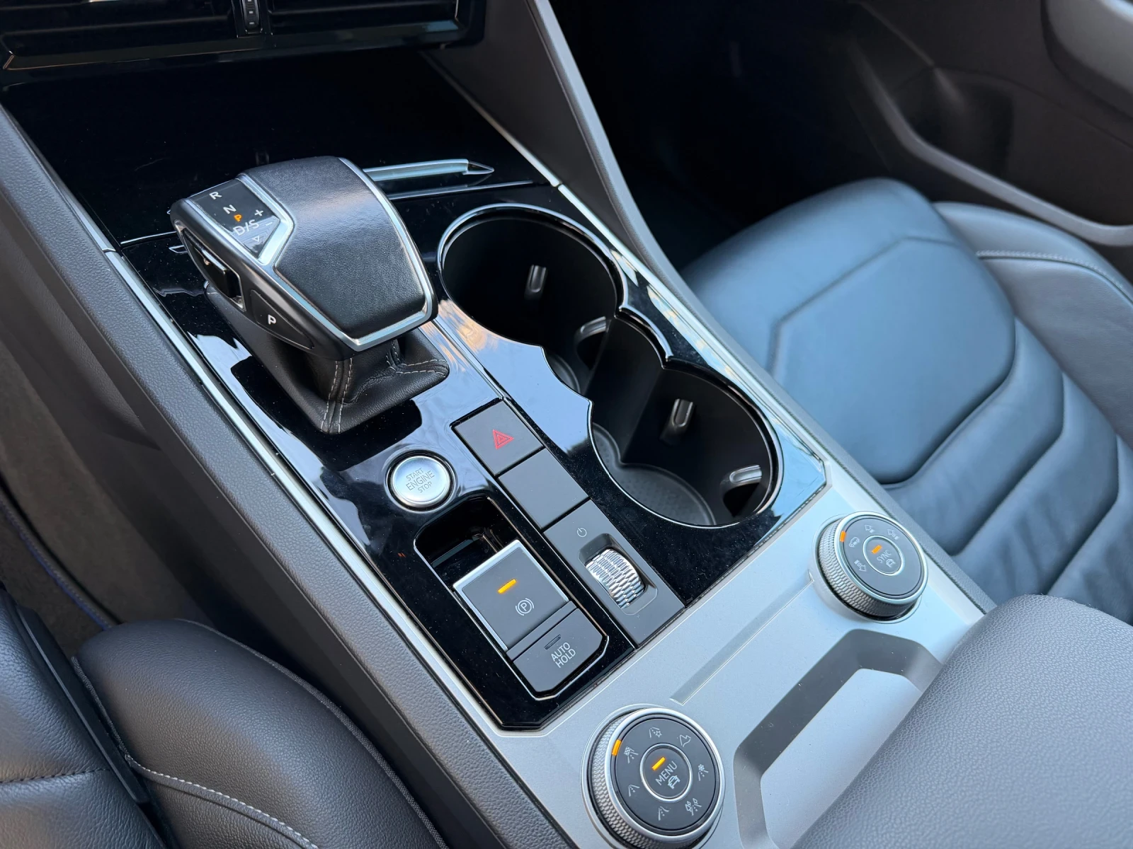 VW Touareg R-LINE / eHYBRID / V6, снимка 13 - Автомобили и джипове - 53649772