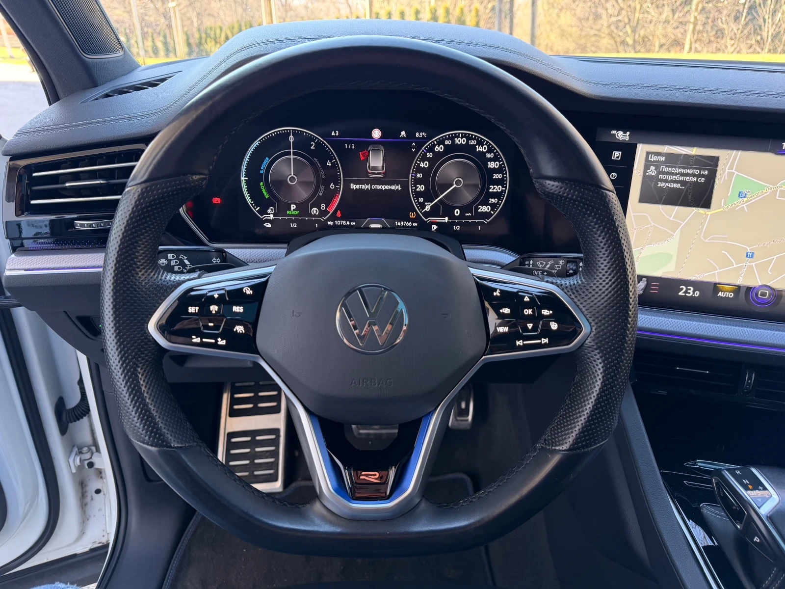 VW Touareg R-LINE / eHYBRID / V6, снимка 12 - Автомобили и джипове - 53649772