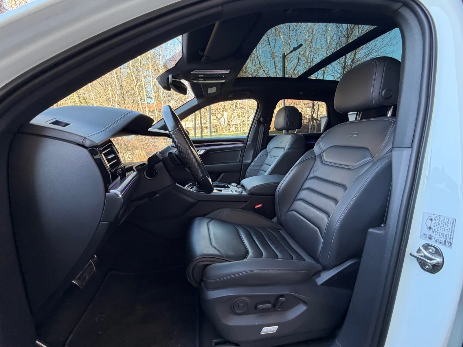 VW Touareg R-LINE / eHYBRID / V6 - изображение 9