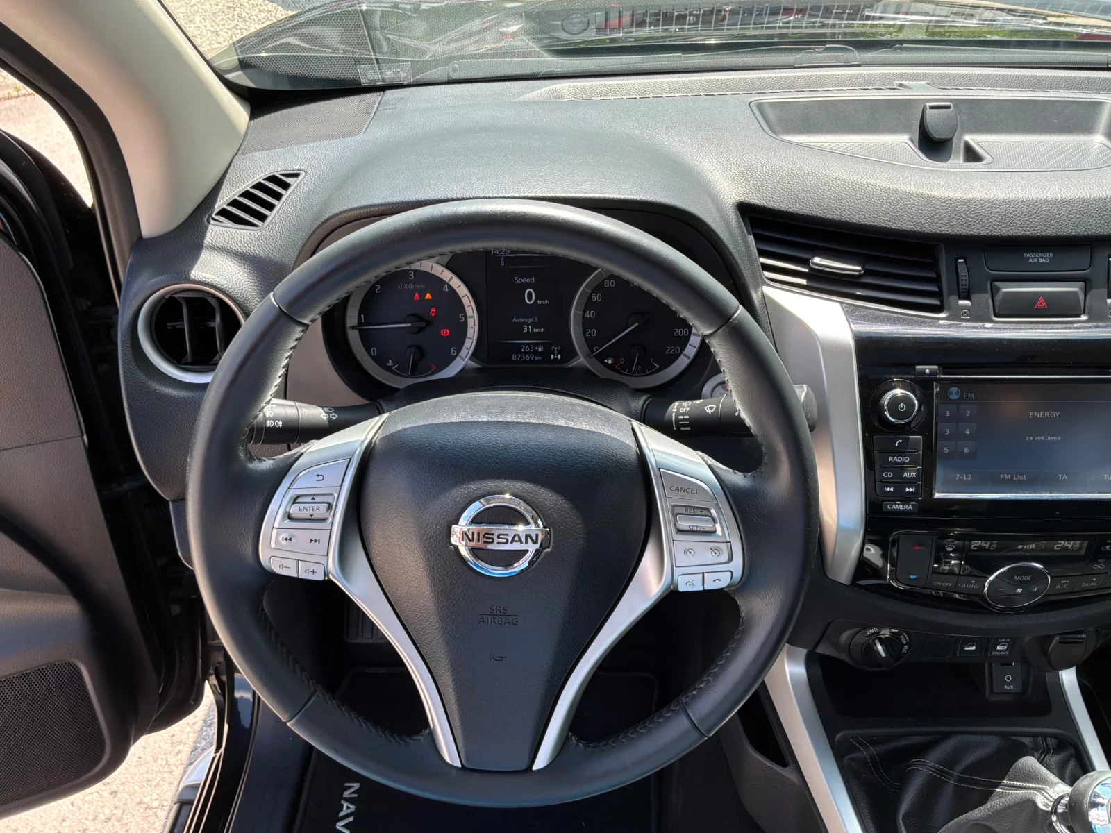 Nissan Navara 2.3D 190к.с 6ск. Ръчка 4x4 Tekna FULL 87000км., снимка 12 - Автомобили и джипове - 54701470