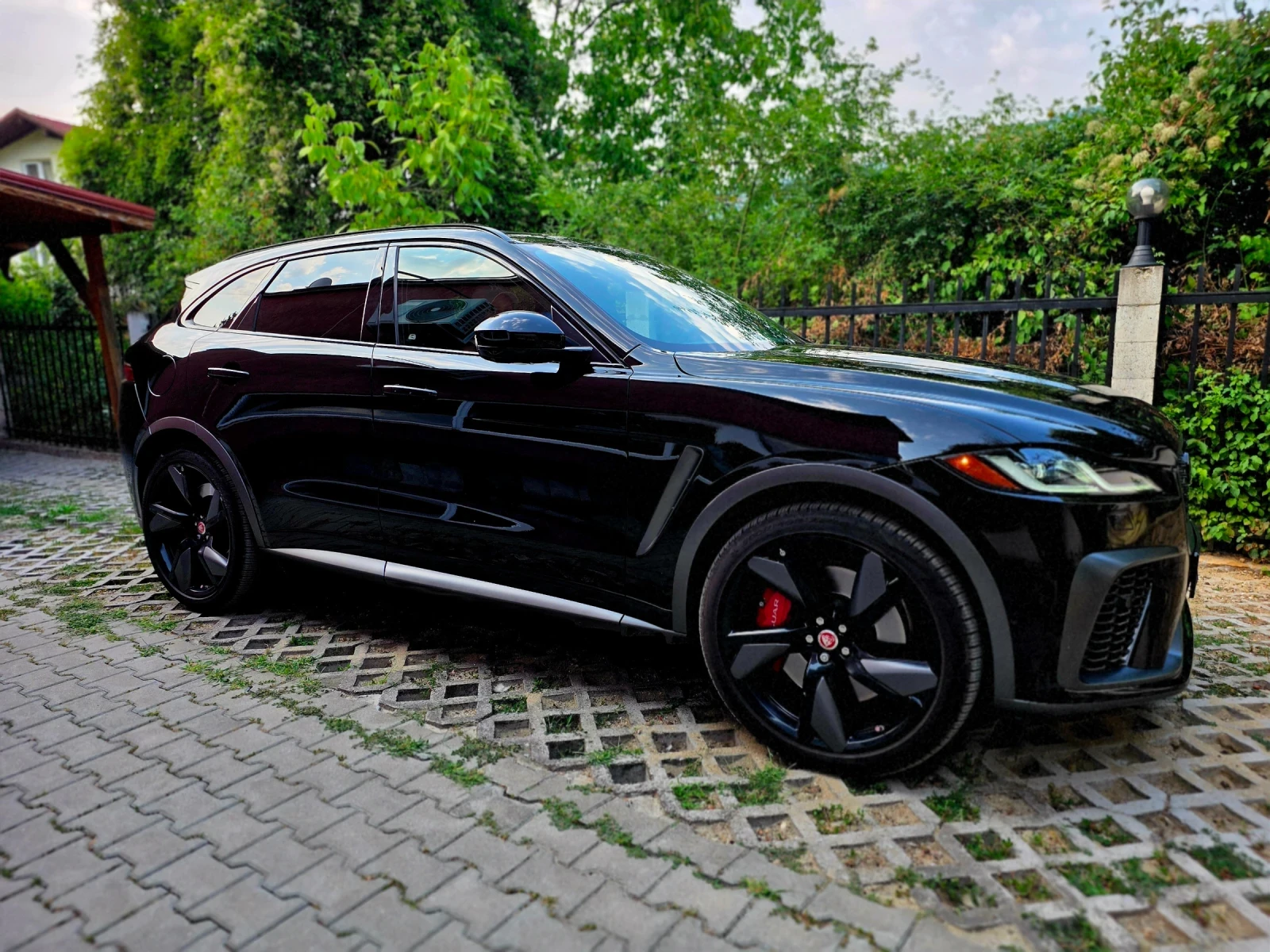 Jaguar F-PACE SVR P550 Facelift, снимка 2 - Автомобили и джипове - 55709931