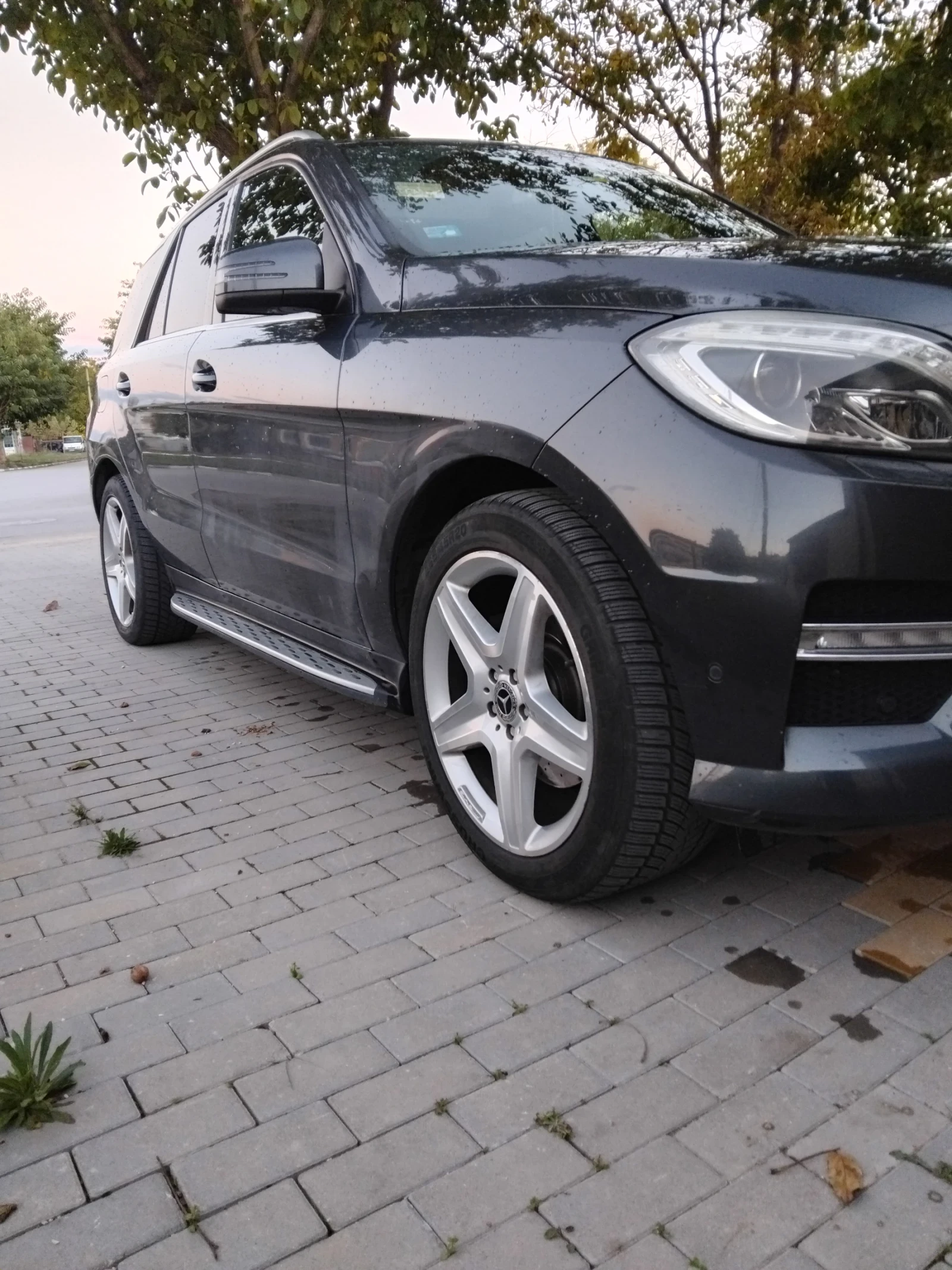Mercedes-Benz ML 350 ПЕРФЕКТЕН!!! AMG!!!, снимка 2 - Автомобили и джипове - 56721345