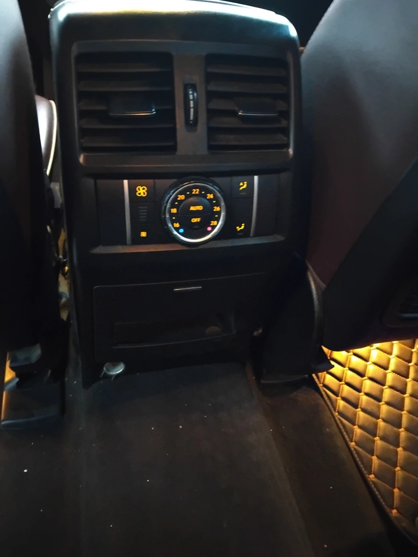 Mercedes-Benz ML 350 ПЕРФЕКТЕН!!! AMG!!!, снимка 8 - Автомобили и джипове - 56721345