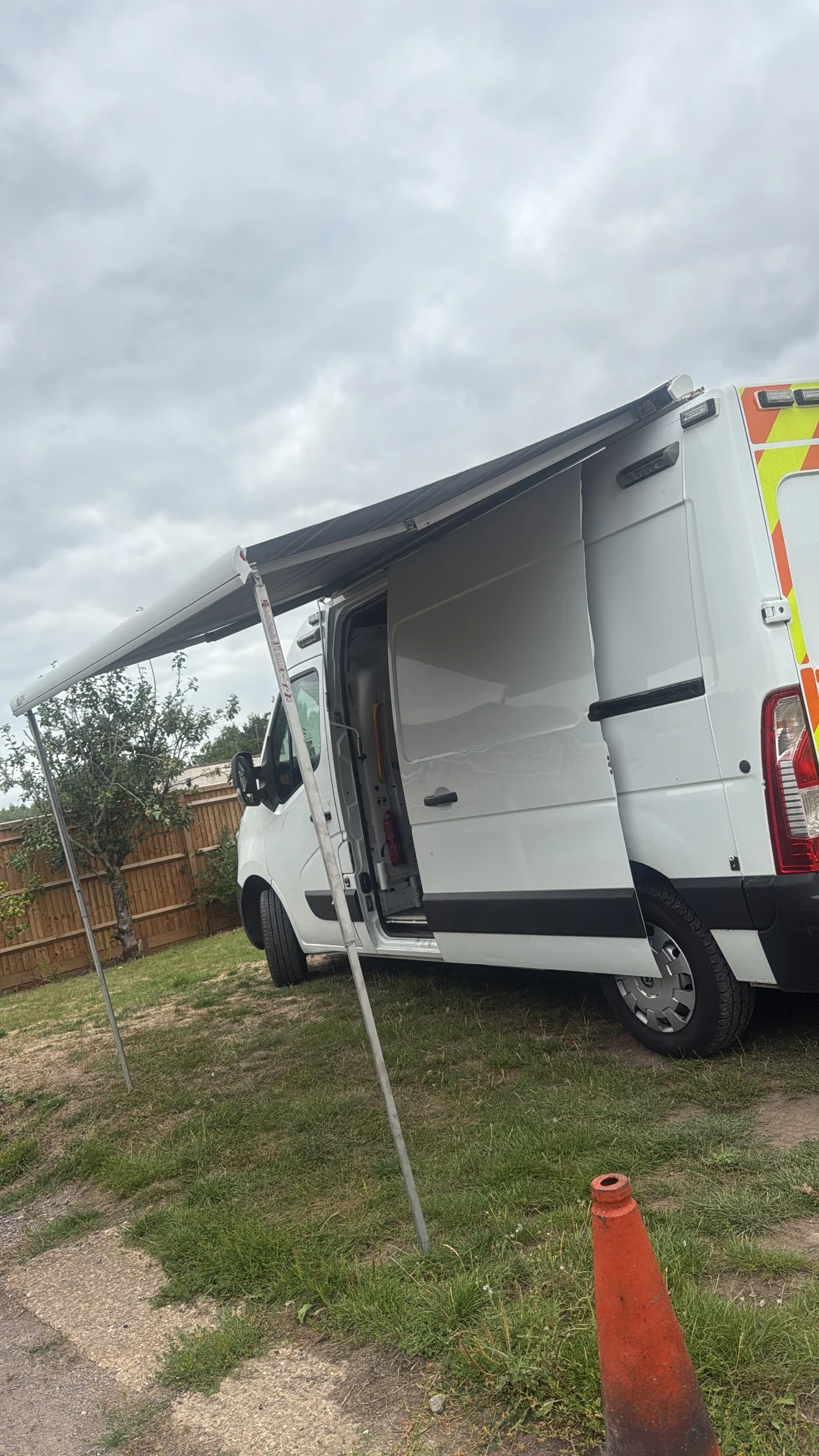 Opel Movano Бивш полицейски , пригоден за мобилен механик!!, снимка 2 - Бусове и автобуси - 54066789