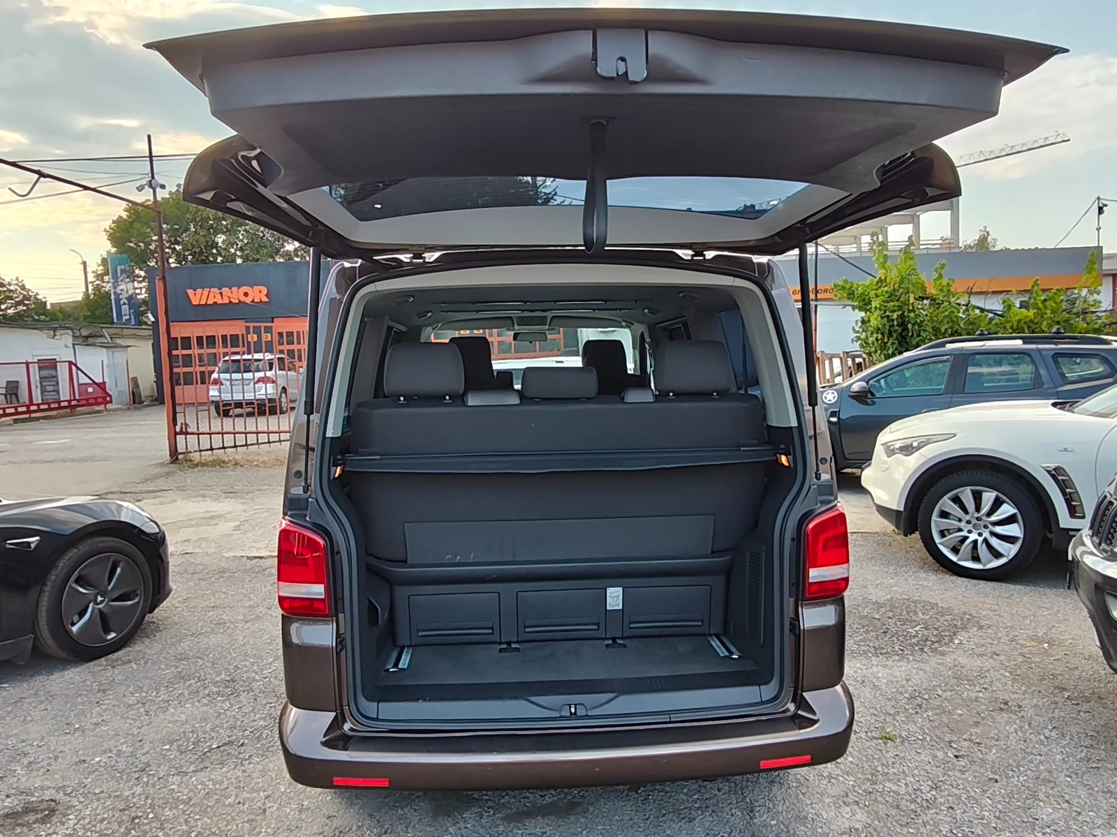 VW T5 "MULTIVAN" !!! ШВЕЙЦАРИЯ !!! Като НОВ !!!, снимка 6 - Бусове и автобуси - 55615285