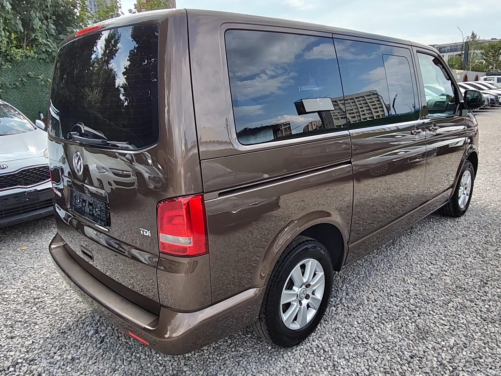 VW T5 "MULTIVAN" !!! ШВЕЙЦАРИЯ !!! Като НОВ !!!, снимка 4 - Бусове и автобуси - 55615285