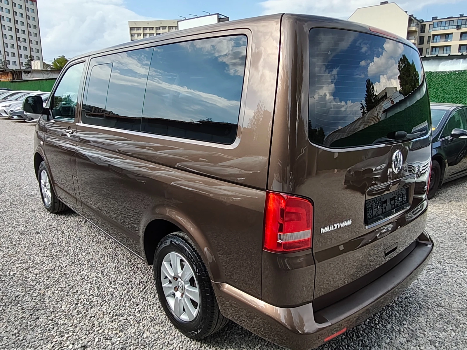 VW T5 "MULTIVAN" !!! ШВЕЙЦАРИЯ !!! Като НОВ !!!, снимка 3 - Бусове и автобуси - 55615285