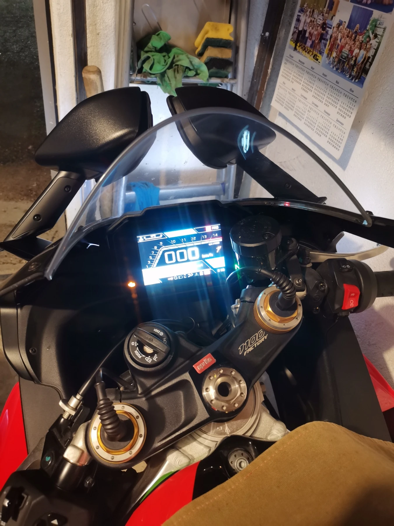 Aprilia RSV4 Factory - изображение 4