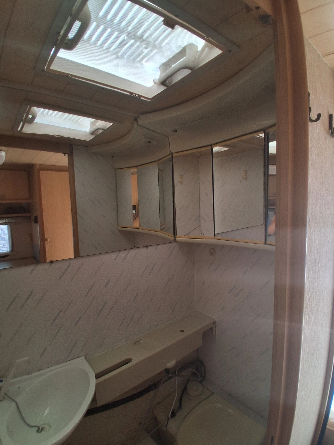 Каравана Knaus, снимка 12 - Каравани и кемпери - 55748630