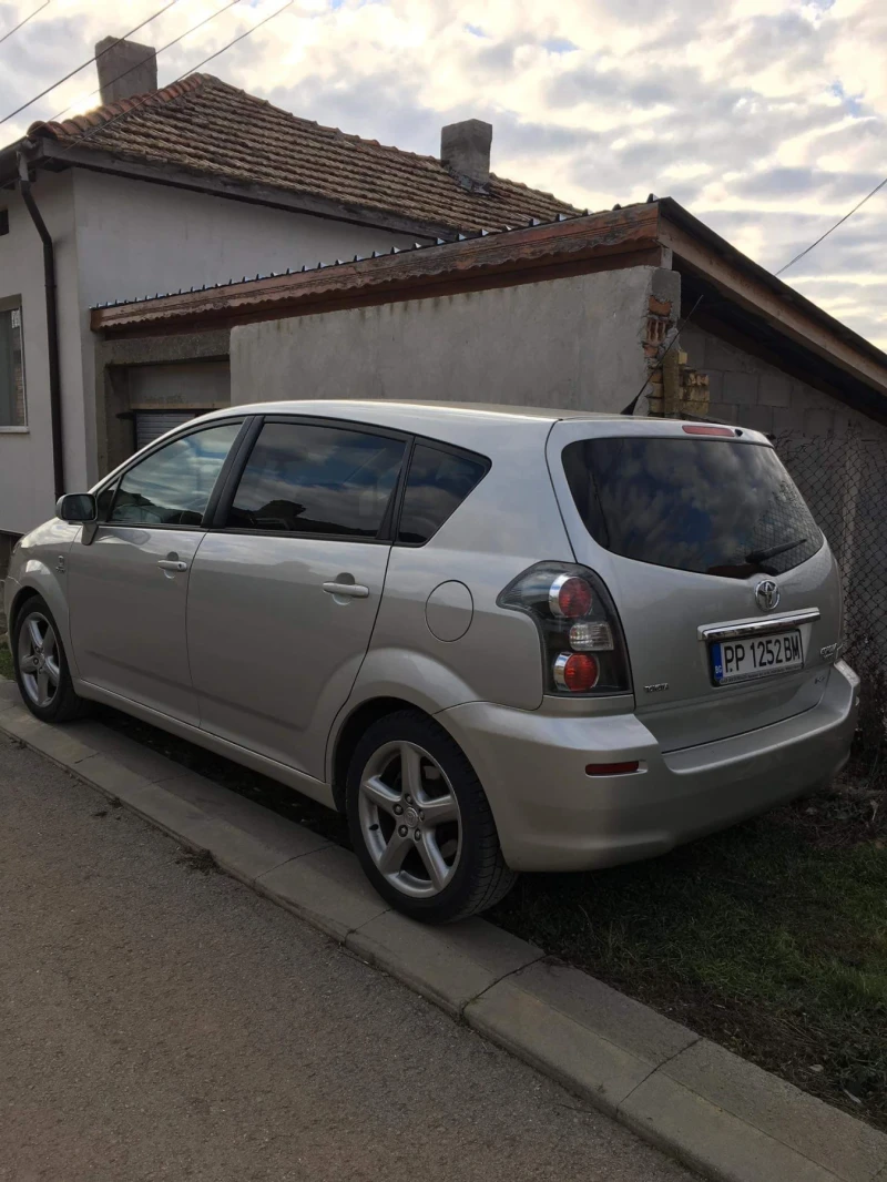 Toyota Corolla verso 2.2 D4D, снимка 6 - Автомобили и джипове - 48445004