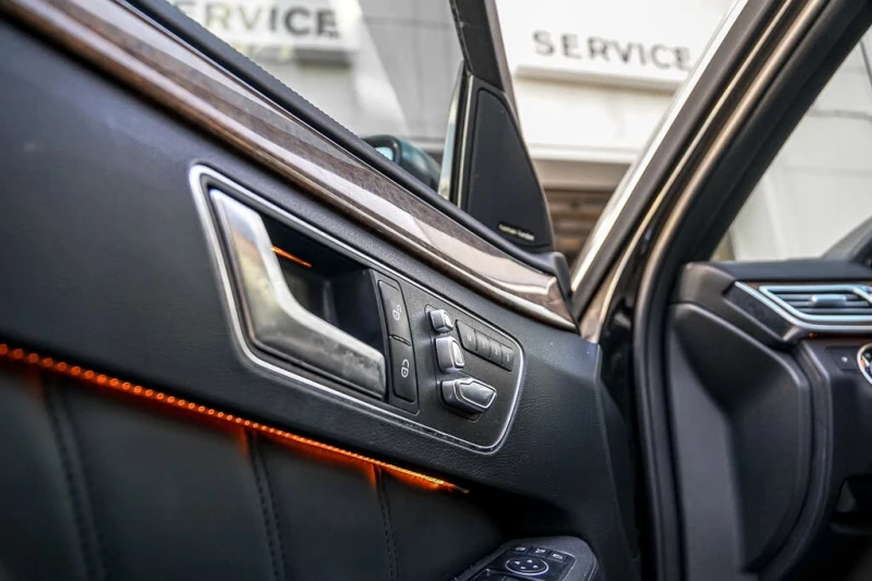 Mercedes-Benz E 500 DISTRONIC, PANORAMA, HARMAN/KARDON, OБДУХВАНЕ, AMB, снимка 8 - Автомобили и джипове - 52565340