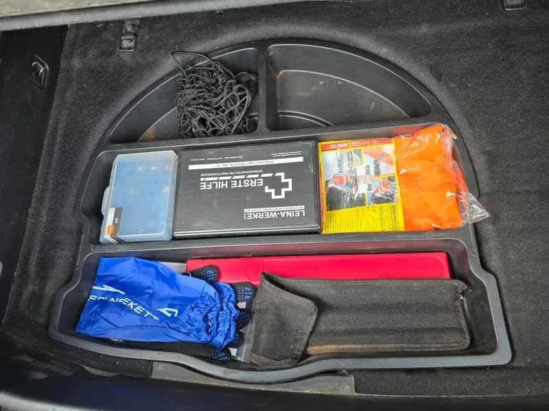 Kia Venga 1.4i 90кс ОБСЛУЖЕНА ЕВРО 5В, снимка 10 - Автомобили и джипове - 53564071