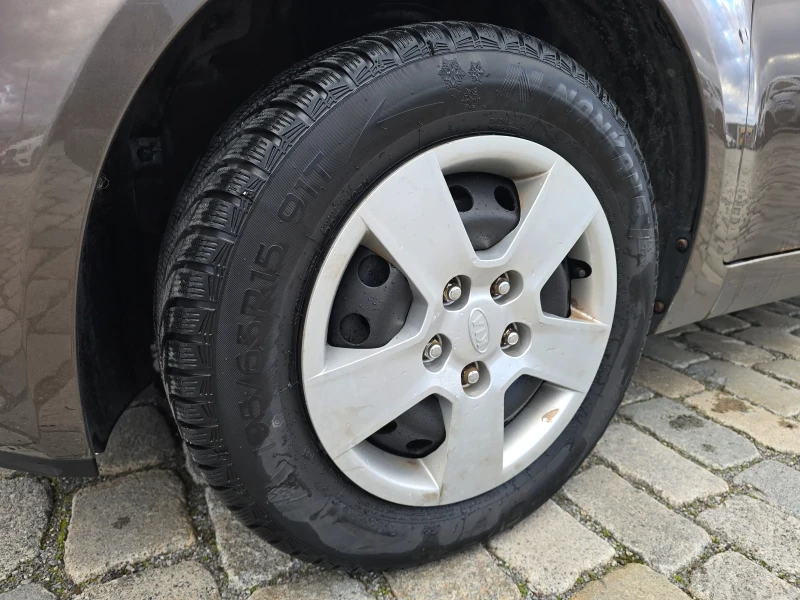 Kia Venga 1.4i 90кс ОБСЛУЖЕНА ЕВРО 5В, снимка 11 - Автомобили и джипове - 53564071