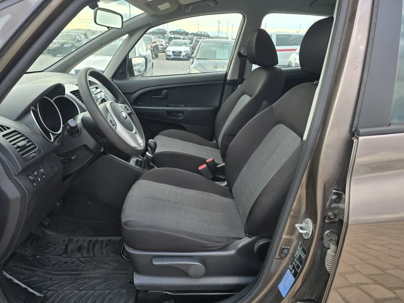 Kia Venga 1.4i 90кс ОБСЛУЖЕНА ЕВРО 5В, снимка 12 - Автомобили и джипове - 53564071