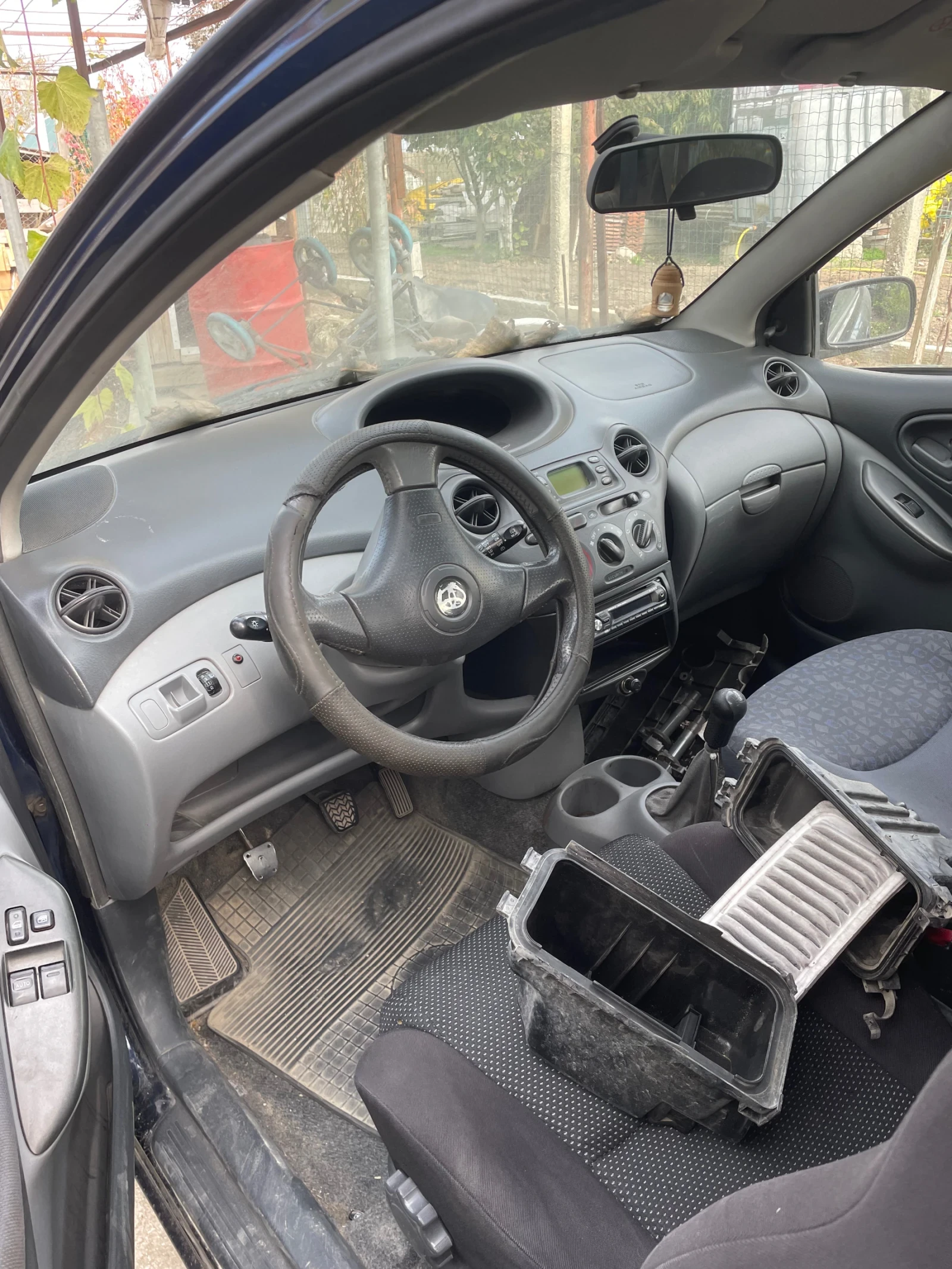 Toyota Yaris 1.3vvti - изображение 2