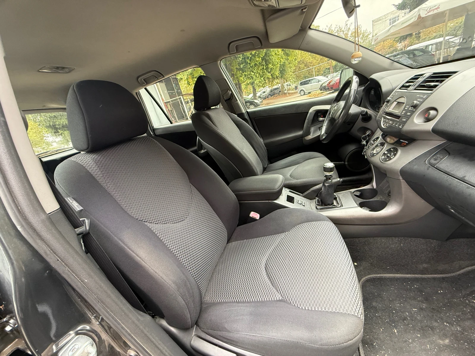 Toyota Rav4 БАРТЕР* 2.2d4d* 136* Игалия*  | Mobile.bg — изображение 12