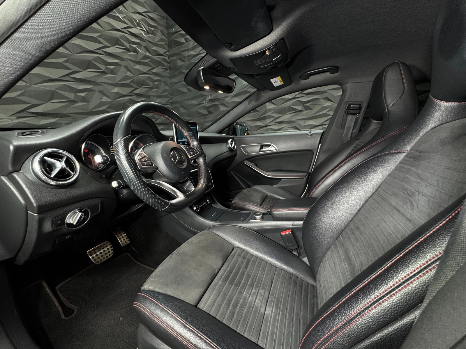 Mercedes-Benz CLA 220 4Matic AMG - изображение 7