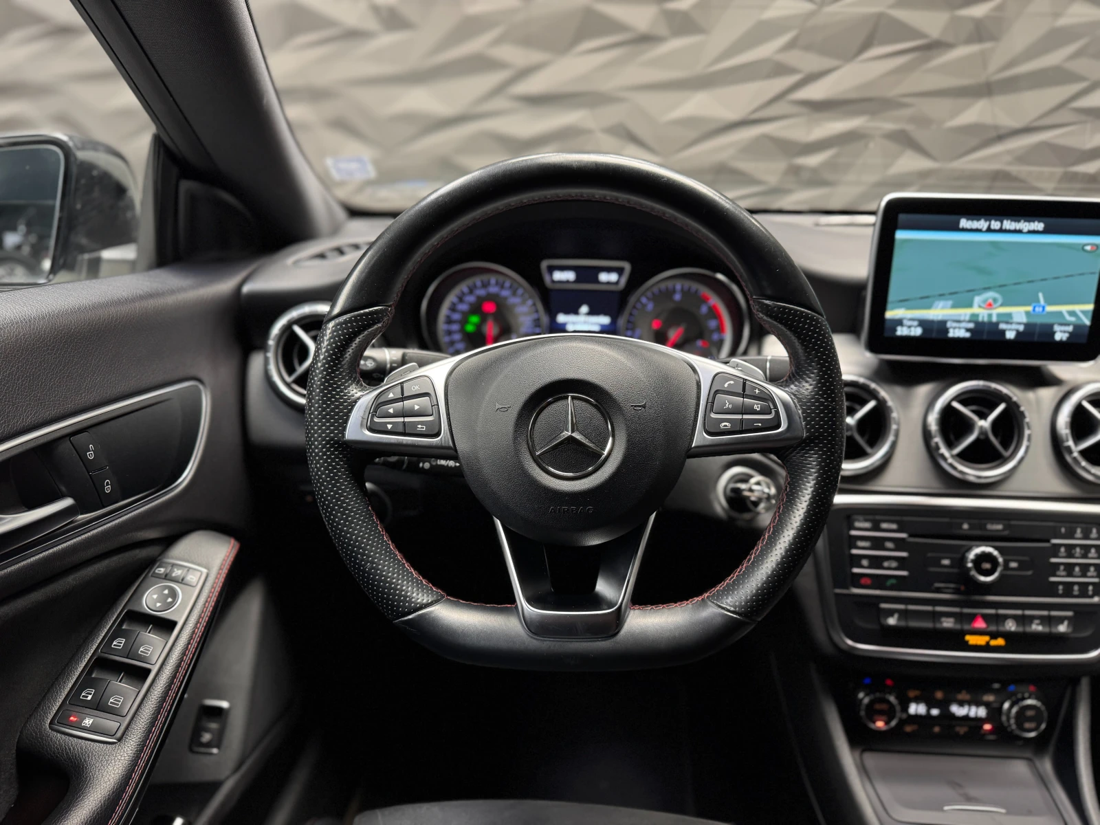 Mercedes-Benz CLA 220 4Matic AMG - изображение 6