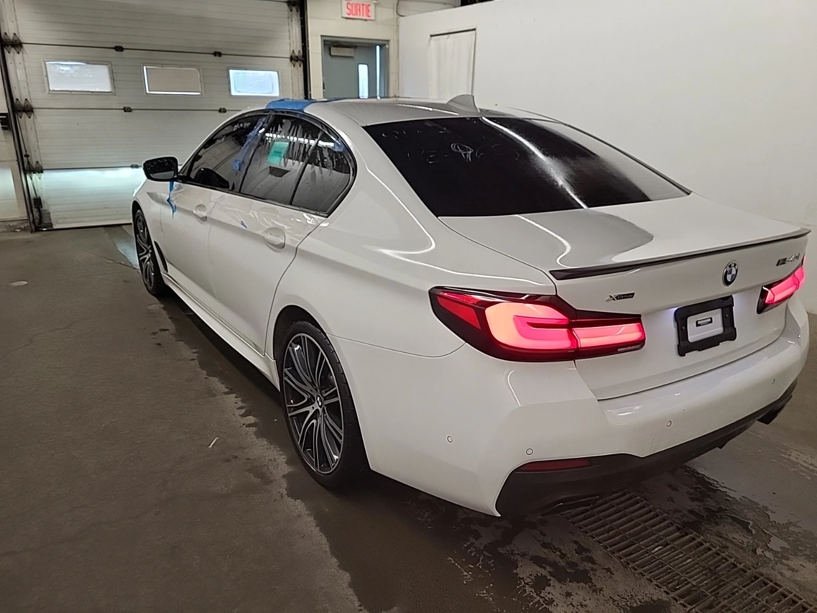 BMW 540 * XDRIVE * ПАМЕТ * CARFAX * ОПЦИЯ ЗА ФИНАНСИРАНЕ  - изображение 5