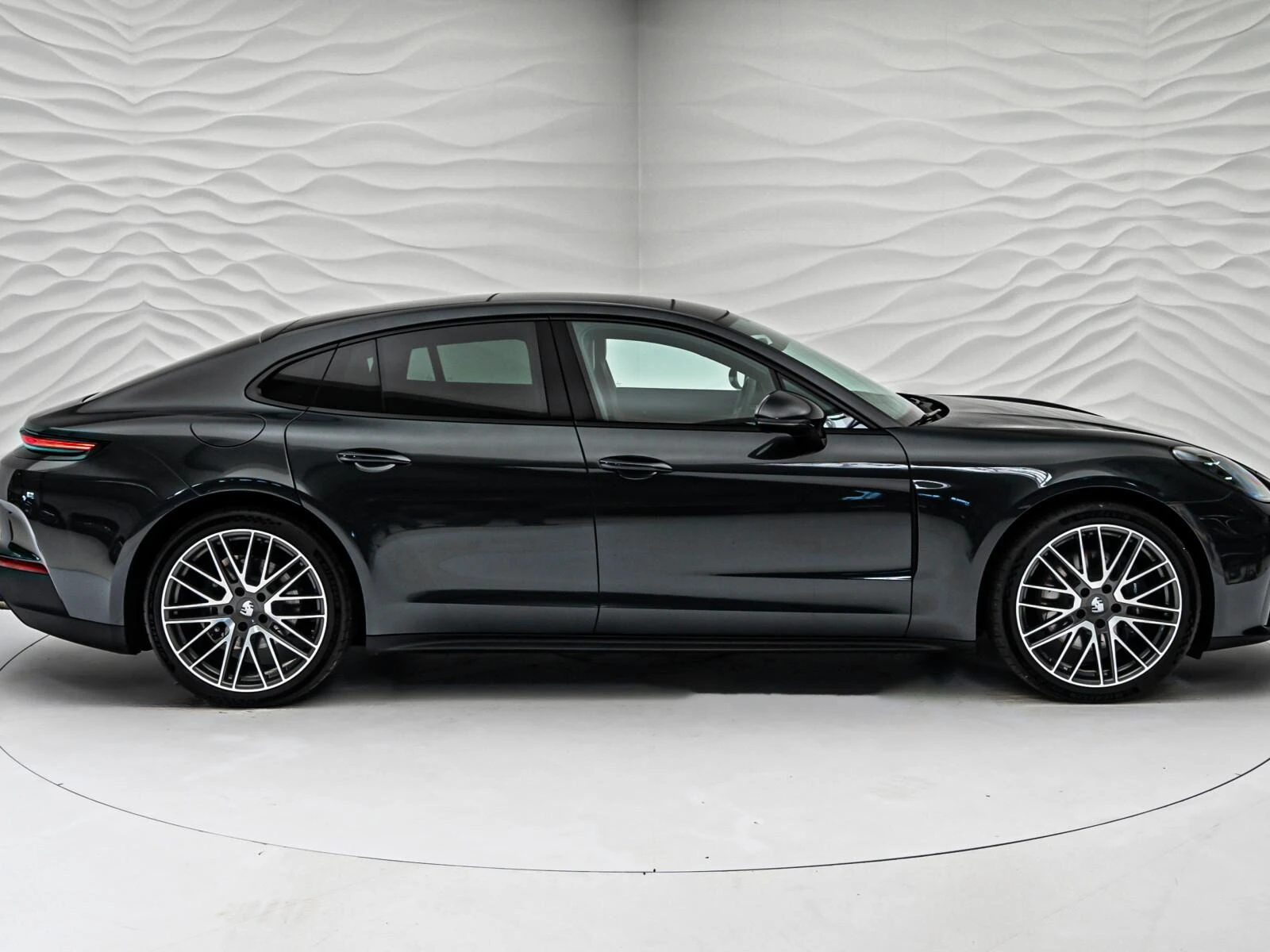 Porsche Panamera 4 SPORT CHRONO HEAD UP PANO 360 CAMERA  - изображение 6