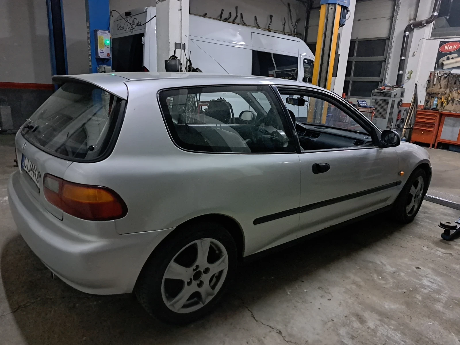 Honda Civic 1.3 75к.с - изображение 4